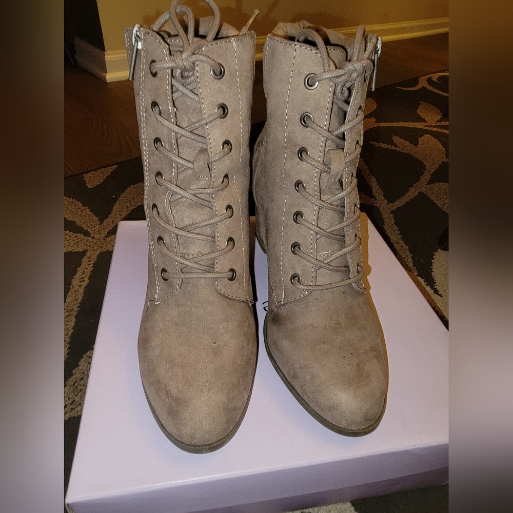 Madden Girl Dark Taupe heeled round toe bootie size 8.5